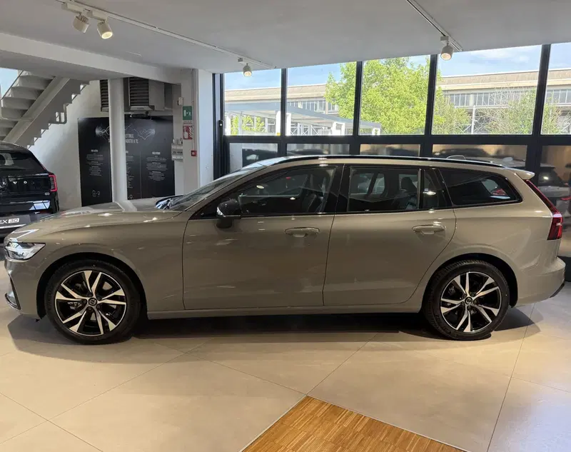 Volvo V60 nuova a Parma (6)