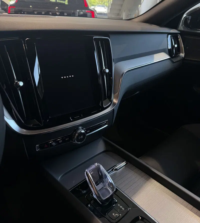 Volvo V60 nuova a Parma (9)