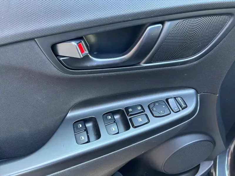 Hyundai Kona usata a Pescara (12)