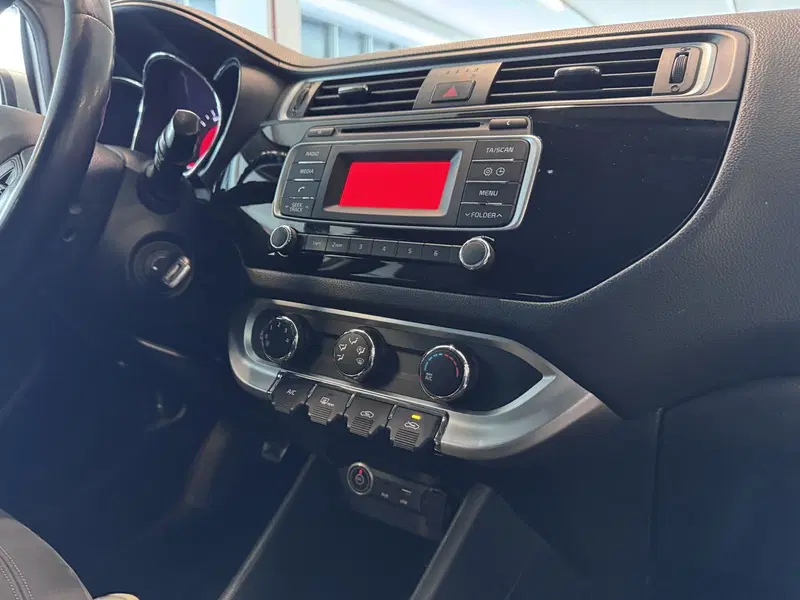 Kia Rio usata a Messina (12)