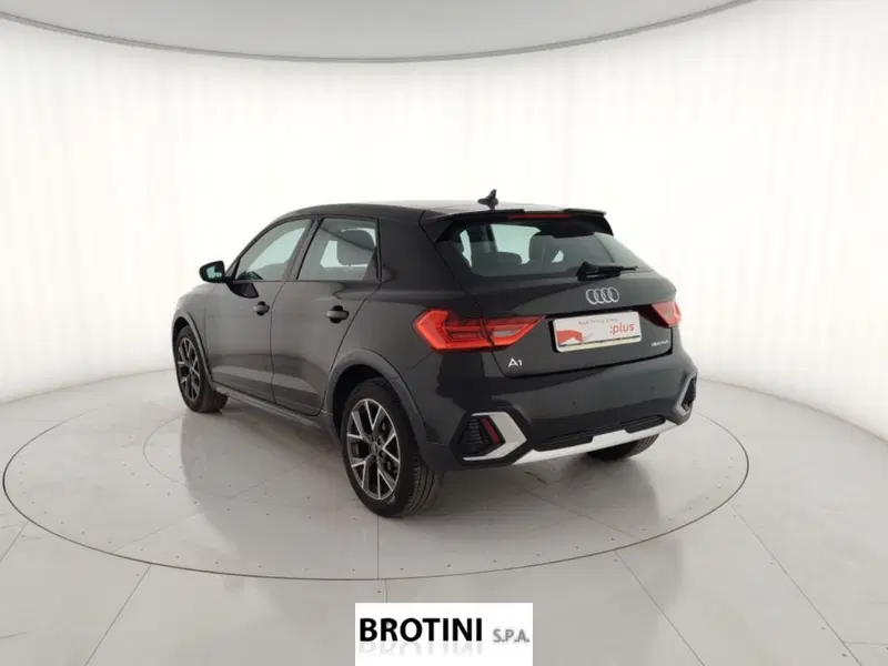Audi A1 allstreet usata a Massa-Carrara (2)