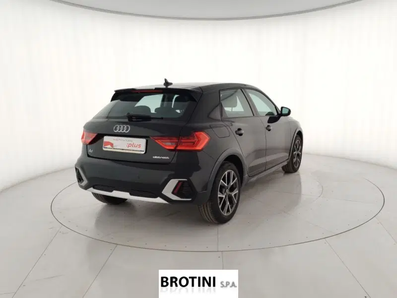 Audi A1 allstreet usata a Massa-Carrara (3)