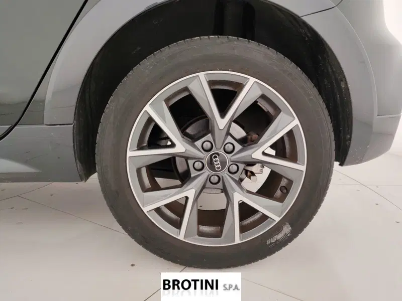 Audi A1 allstreet usata a Massa-Carrara (6)