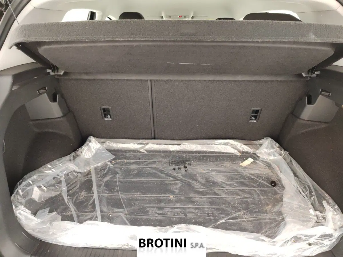 Volkswagen T-Cross usata a Massa-Carrara (15)