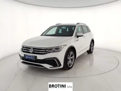 Volkswagen Tiguan Allspace 2.0 TDI SCR DSG 4MOTION R-Line del 2023 usata a Massa