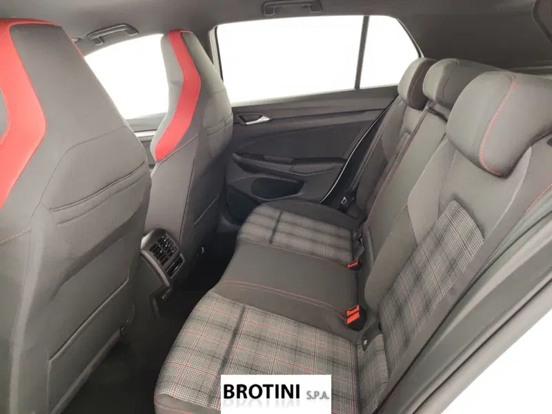 Volkswagen Golf nuova a Massa-Carrara (11)