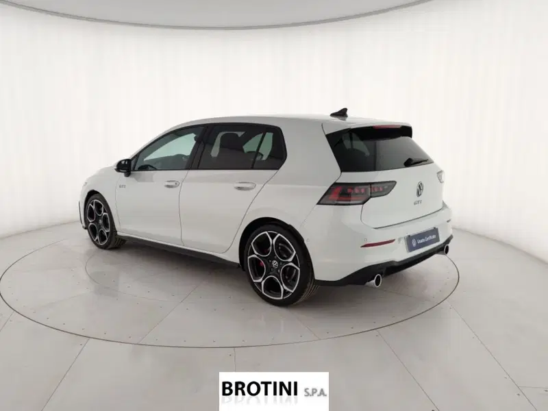Volkswagen Golf nuova a Massa-Carrara (2)