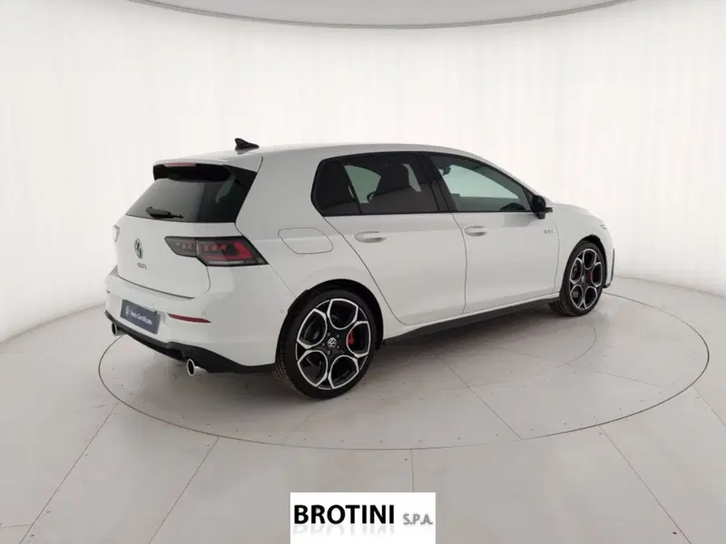 Volkswagen Golf nuova a Massa-Carrara (3)
