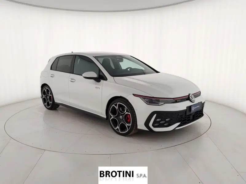 Volkswagen Golf nuova a Massa-Carrara (4)