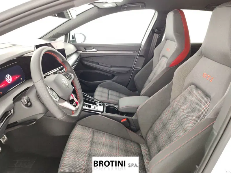 Volkswagen Golf nuova a Massa-Carrara (8)