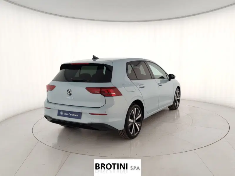 Volkswagen Golf nuova a Massa-Carrara (3)