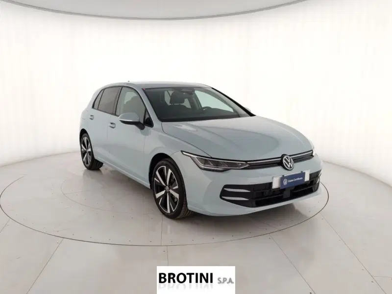 Volkswagen Golf nuova a Massa-Carrara (4)