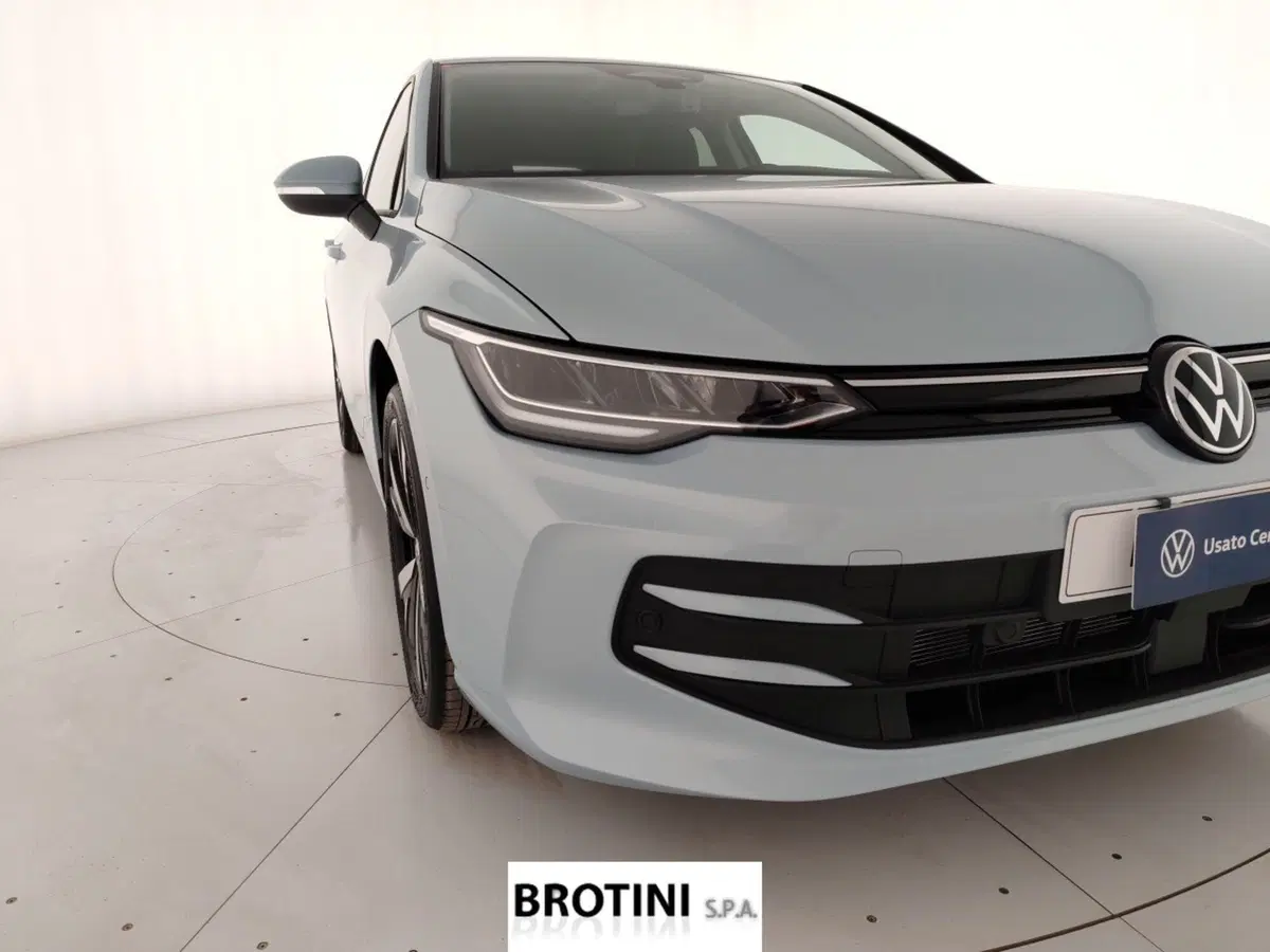 Volkswagen Golf nuova a Massa-Carrara (5)