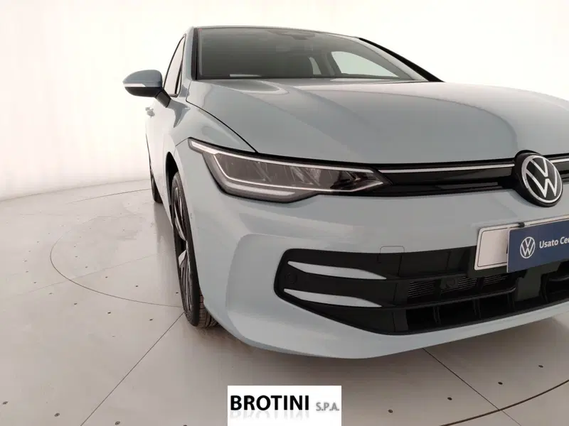 Volkswagen Golf nuova a Massa-Carrara (5)