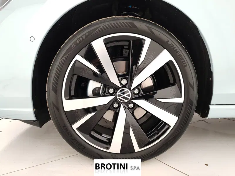Volkswagen Golf nuova a Massa-Carrara (6)