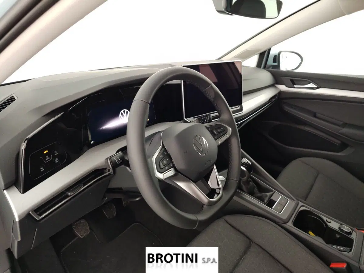 Volkswagen Golf nuova a Massa-Carrara (8)