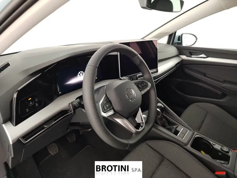 Volkswagen Golf nuova a Massa-Carrara (8)