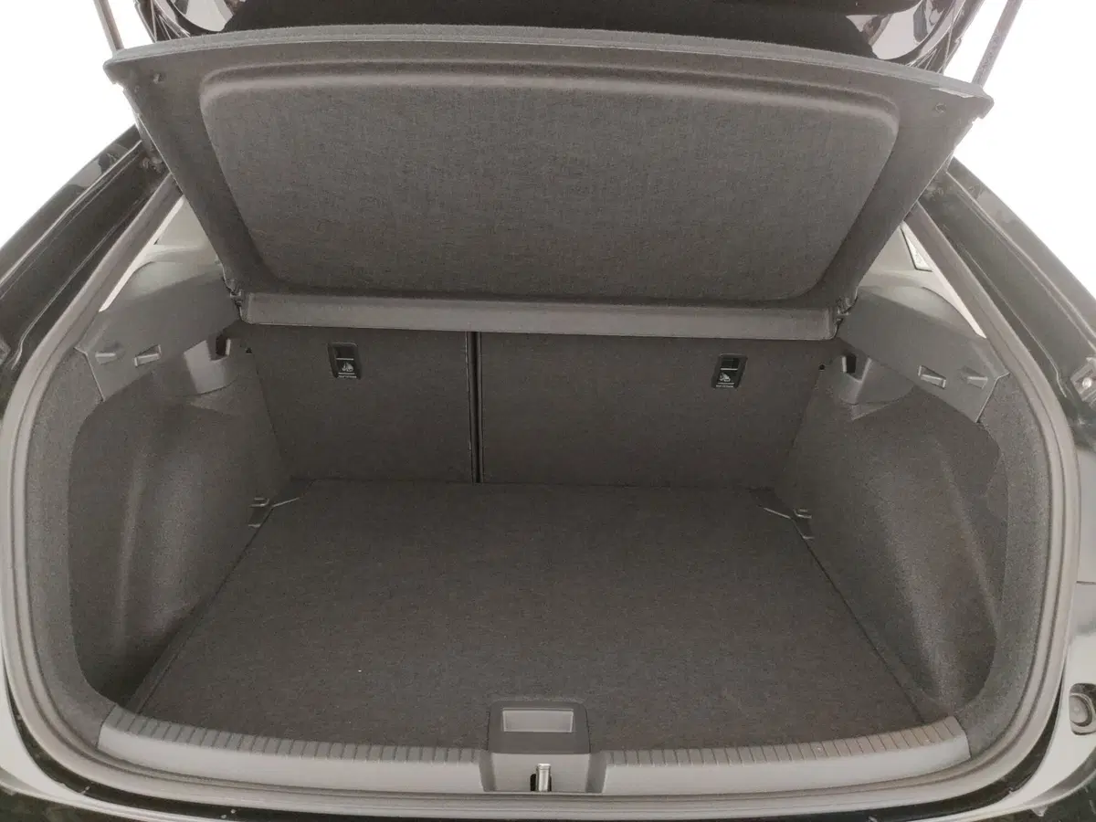 Volkswagen Taigo nuova a Napoli (19)