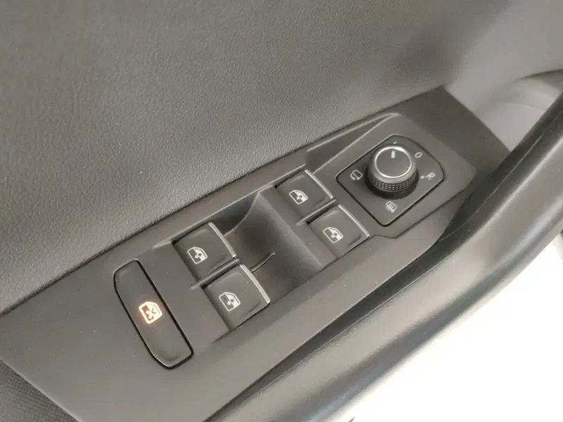 Volkswagen Taigo usata a Napoli (13)