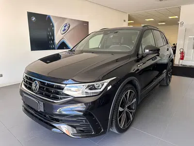 Volkswagen Tiguan 2.0 TDI 150 CV SCR DSG 4MOTION R-Line del 2023 usata a Alba