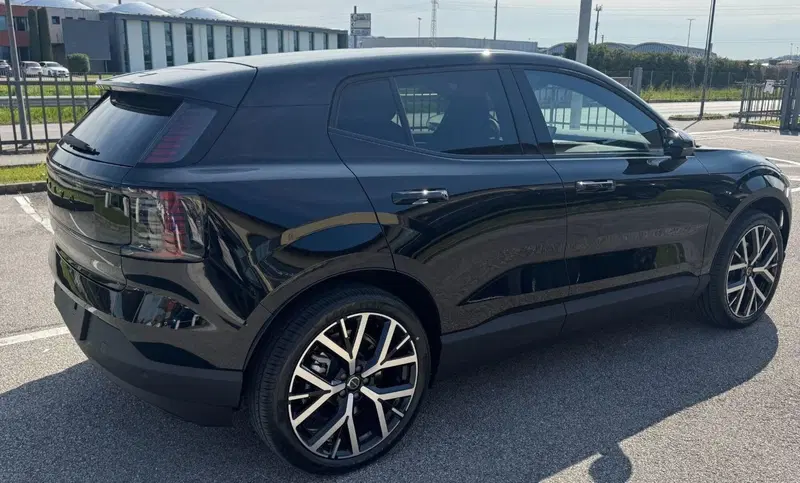 Volvo EX30 nuova a Pescara (4)