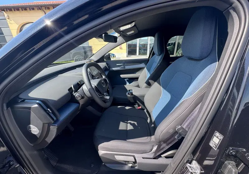 Volvo EX30 nuova a Pescara (9)