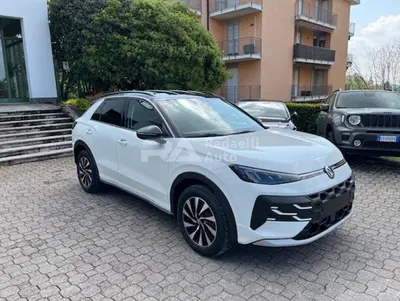 Volkswagen T-Roc 1.5 etsi Life 115cv dsg nuova a Casatenovo