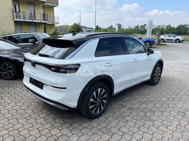 Volkswagen T-Roc nuova a Lecco (4)