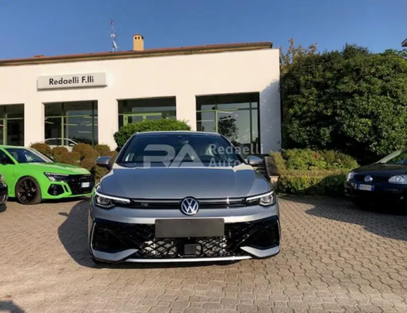 Volkswagen Golf nuova a Lecco (2)