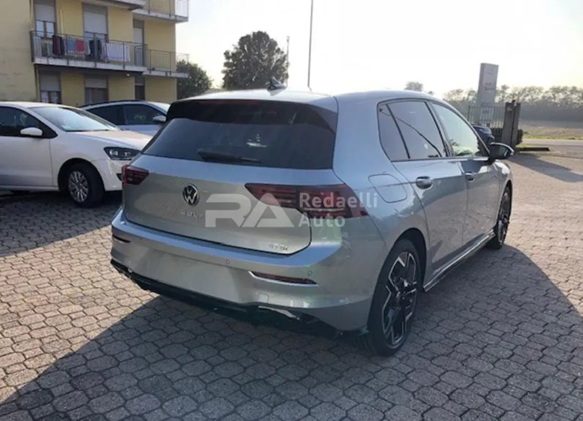 Volkswagen Golf nuova a Lecco (4)