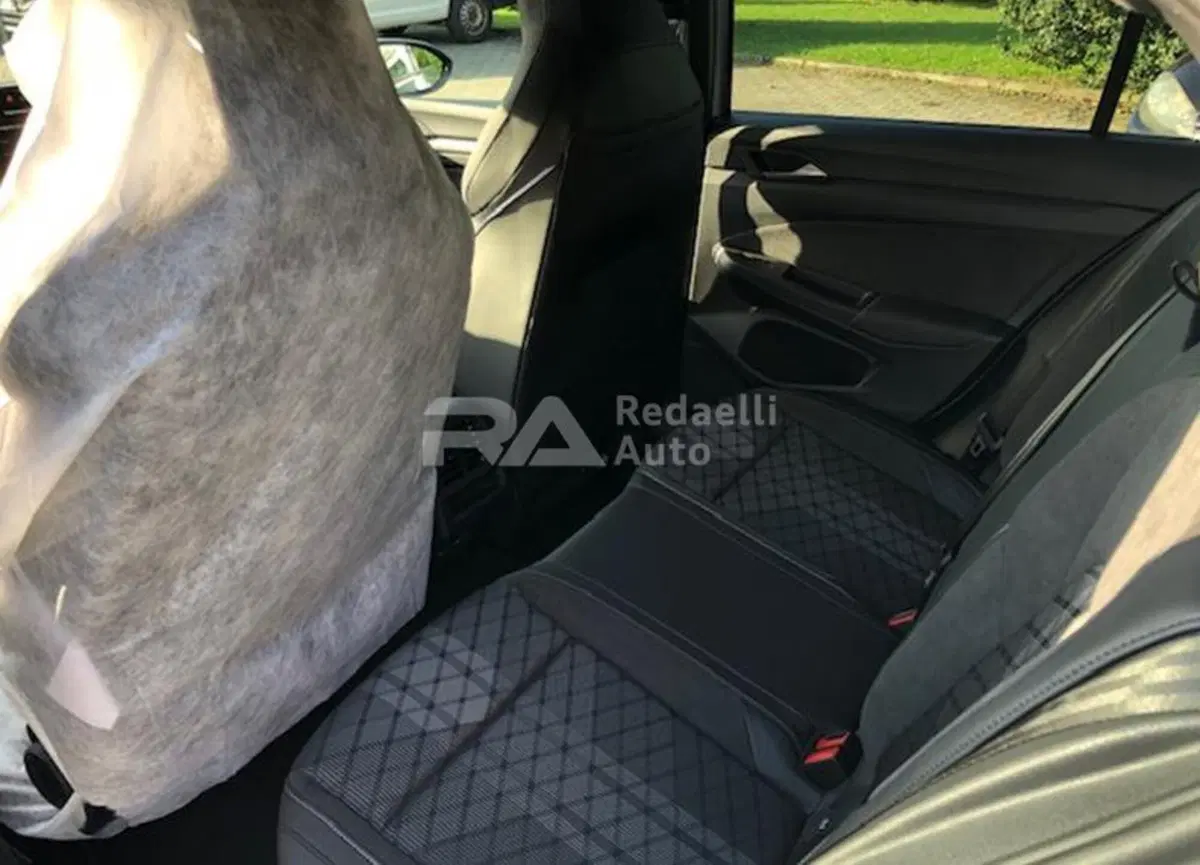 Volkswagen Golf nuova a Lecco (7)