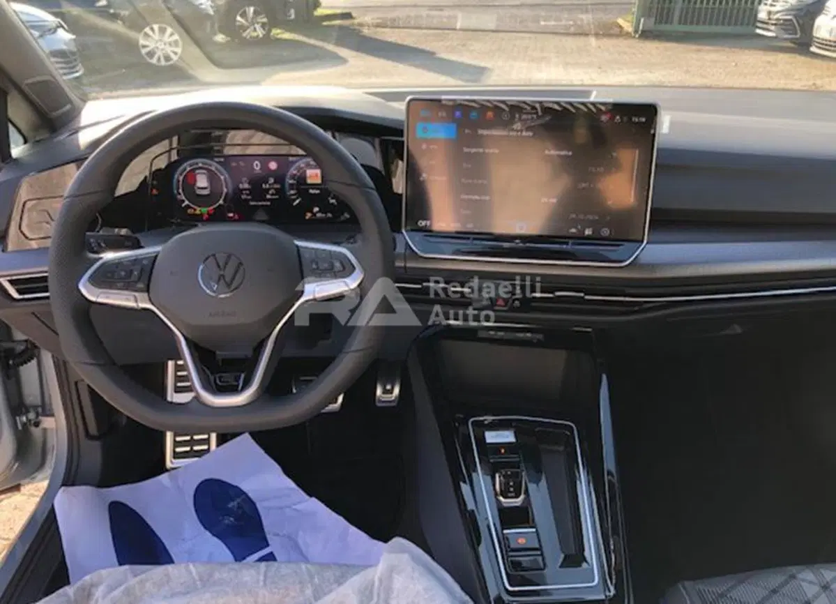 Volkswagen Golf nuova a Lecco (8)