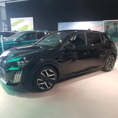 Peugeot 208 motore elettrico 136 CV 5 porte GT nuova a Ceccano