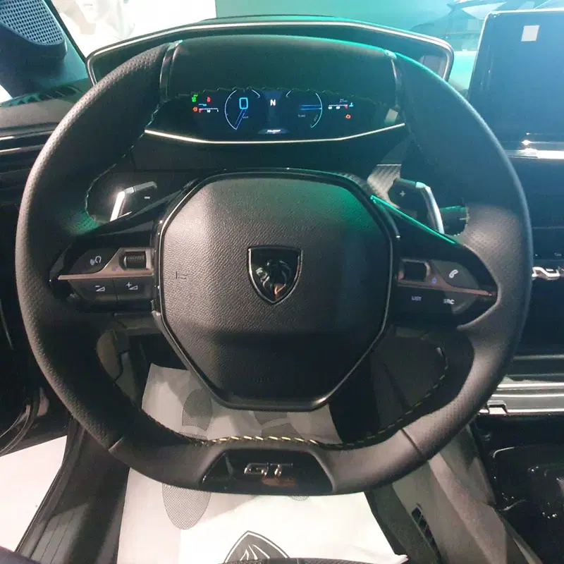 Peugeot 208 nuova a Frosinone (14)