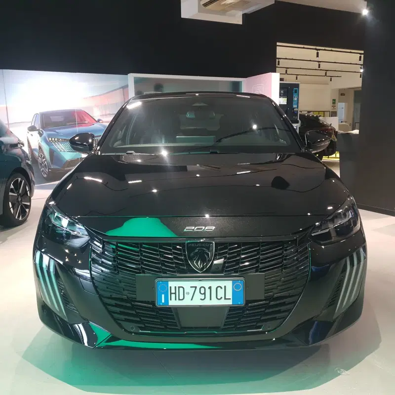 Peugeot 208 nuova a Frosinone (2)