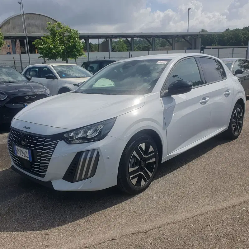 Peugeot 208 nuova a Frosinone