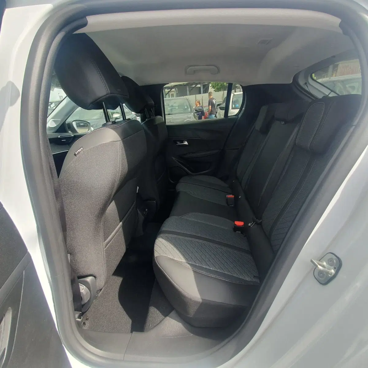 Peugeot 208 nuova a Frosinone (11)