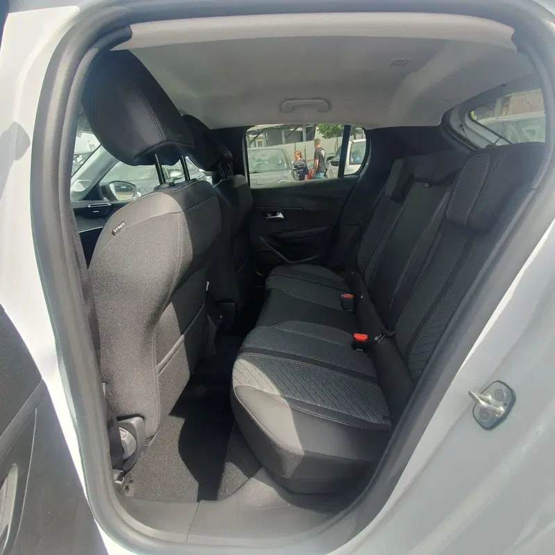 Peugeot 208 nuova a Frosinone (11)