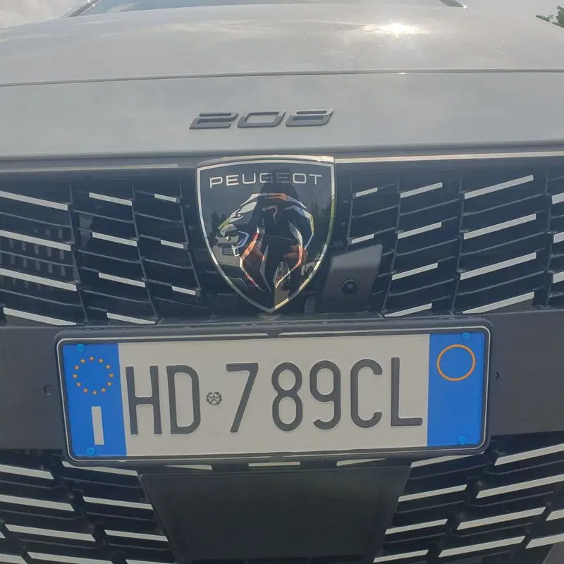 Peugeot 208 nuova a Frosinone (12)