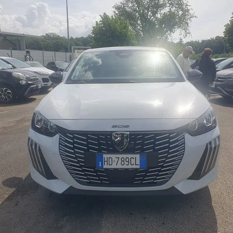 Peugeot 208 nuova a Frosinone (2)