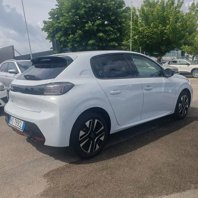 Peugeot 208 nuova a Frosinone (5)