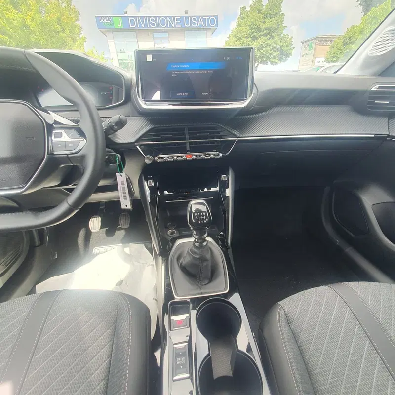 Peugeot 208 nuova a Frosinone (8)