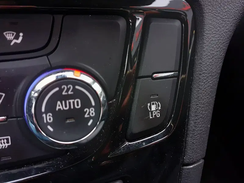 Opel Mokka usata a Modena (13)
