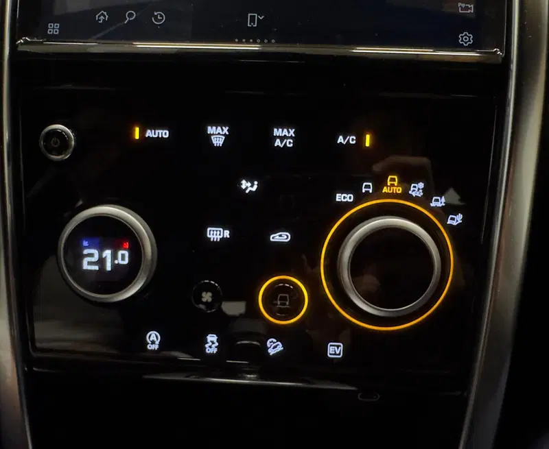 Land Rover Discovery Sport usata a Novara (14)