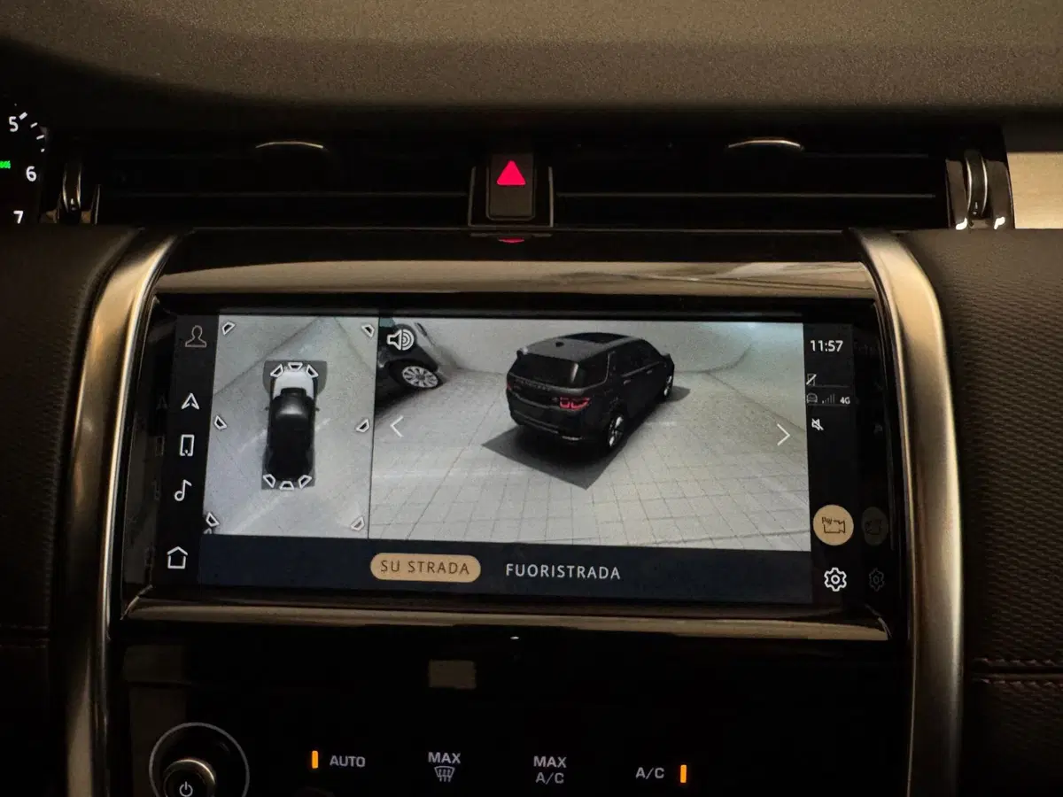 Land Rover Discovery Sport usata a Novara (16)