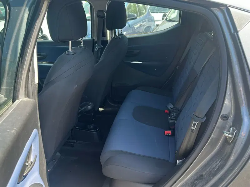 Lancia Ypsilon usata a Roma (12)