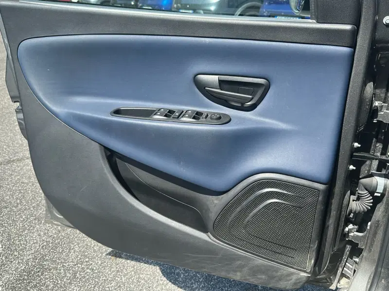 Lancia Ypsilon usata a Roma (19)
