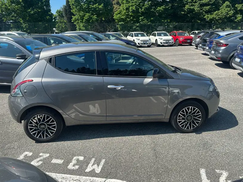 Lancia Ypsilon usata a Roma (6)