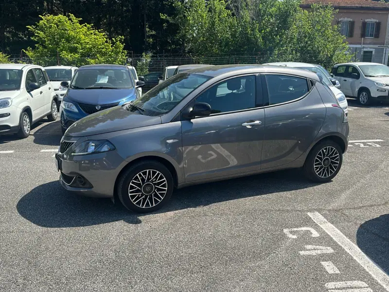 Lancia Ypsilon usata a Roma (8)