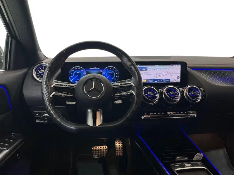 Mercedes-Benz EQA usata a Napoli (12)